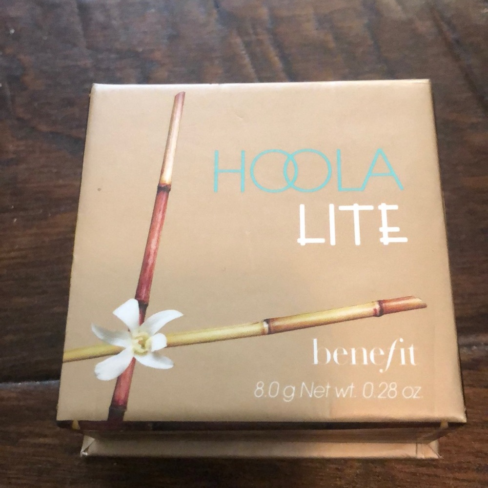 Benefit Hoola Lite Matte Bronzing Powder